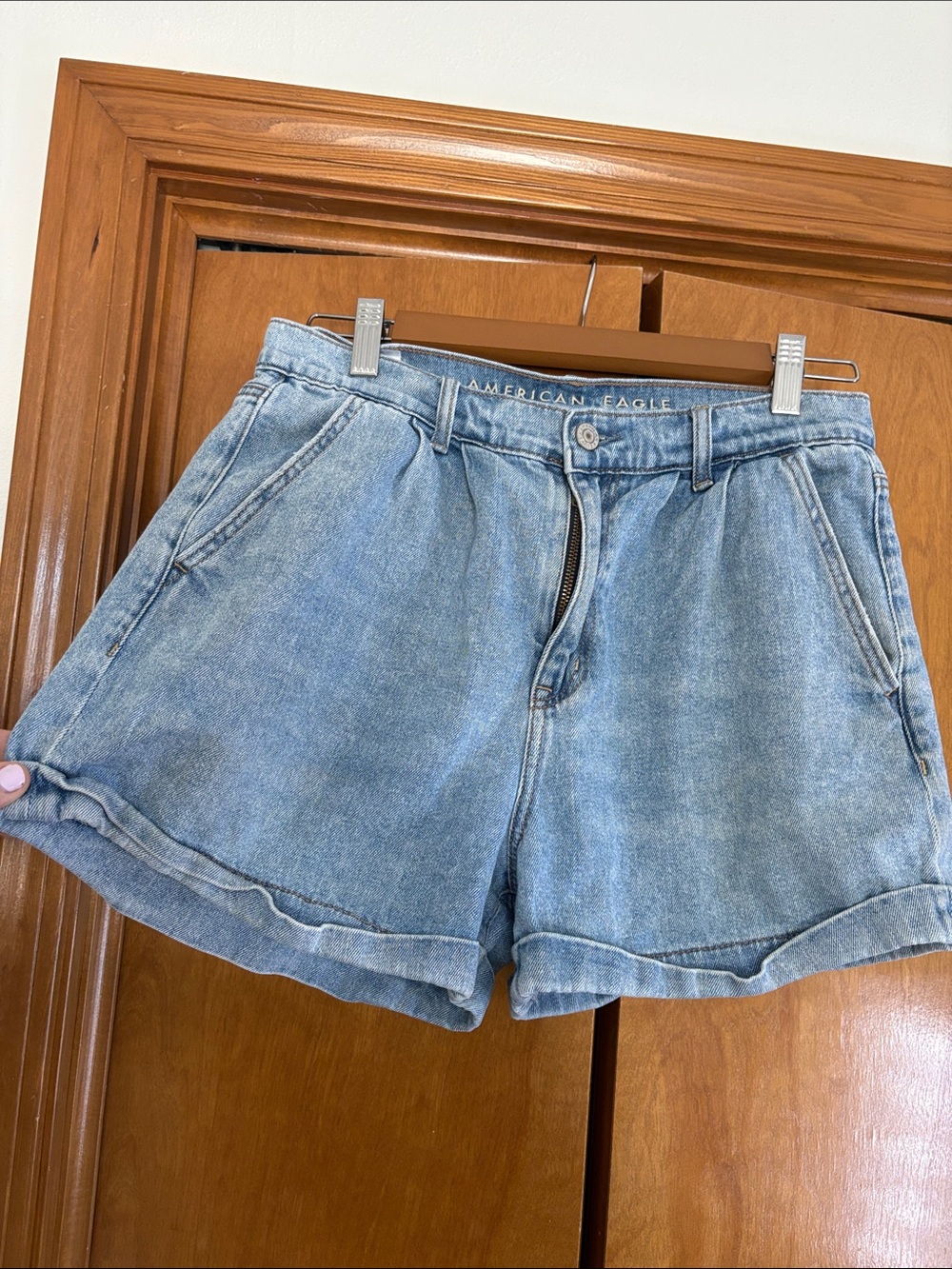 American Eagle Outfitters Washed Light Blue Denim Mom Shorts size 6
